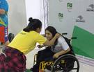 Camila ao receber uma das medalhas em 2016