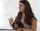 Palestrante: Vanessa Pipinis  e a mascote do programa Maria